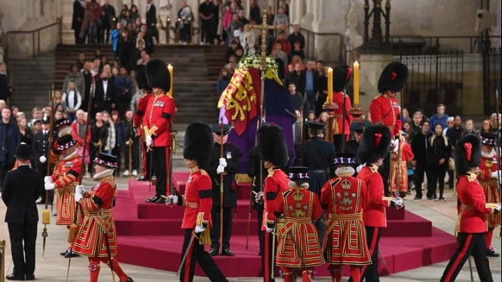 Βρετανία: Δύο λεπτά σιγής προς τιμήν της Βασίλισσας Ελισάβετ