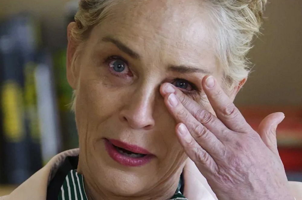 Sharon Stone: «Έζησα εγκεφαλική αιμορραγία εννέα ημερών. Οι πιθανότητες ζωής ήταν 1%»