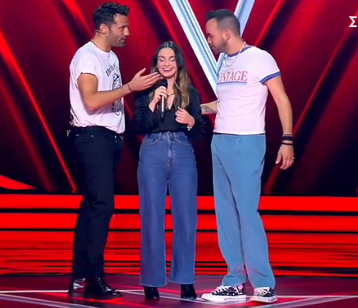 The Voice: Η Διονυσία μετέτρεψε Αργυρό και Μουζουράκη σε… «ανεκδοτομηχανές» – Οι κονκάρδες και η διασκευή του κόκορα