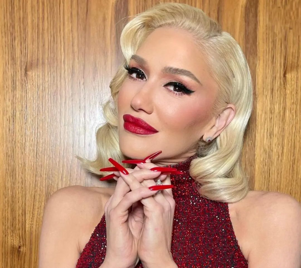 Gwen Stefani: Εκθαμβωτική με custom made δημιουργία by Vrettos Vrettakos στον τελικό του The Voice