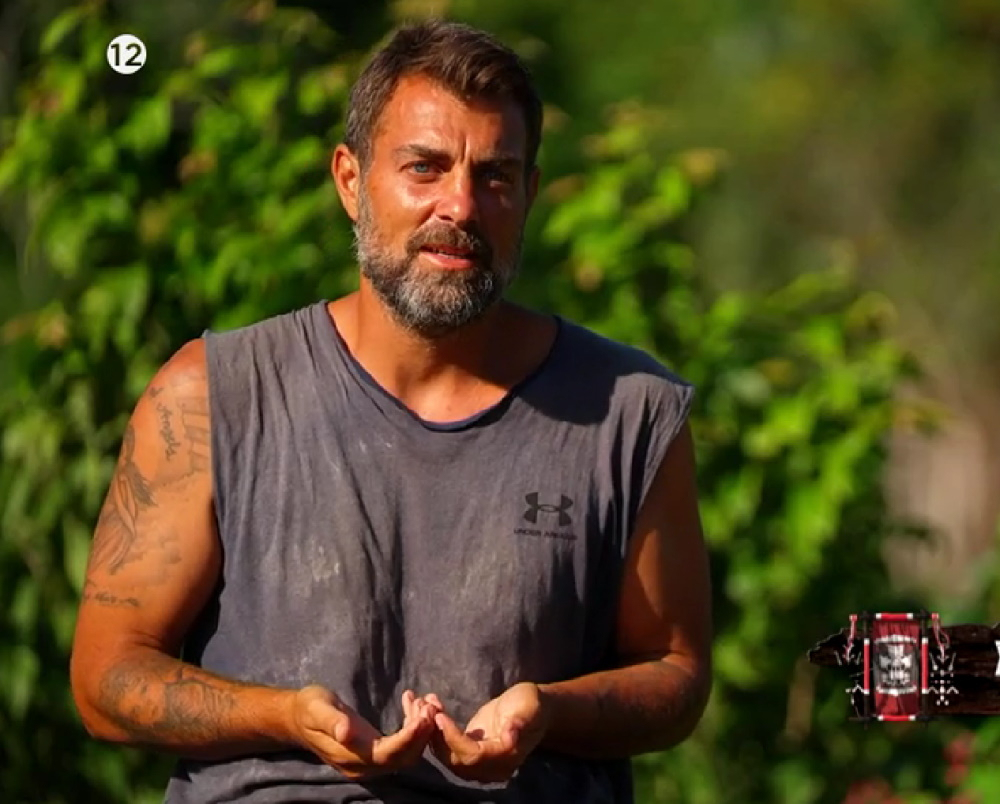 Survivor All Star: Η Μελίνα βρήκε «αποδεκατισμένους» τους μπλε και ο Στέλιος Χανταμπάκης προβληματίστηκε με τα βελάκια της συζύγου του