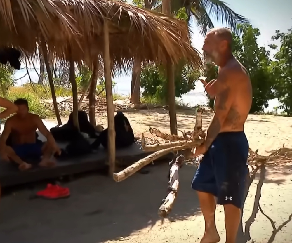 Survivor All Star: Άστραψε και βρόντηξε ο Τάκης με τους… «ανεπρόκοπους» – «Εσείς κάθεστε κάτω από τον φοίνικα…»