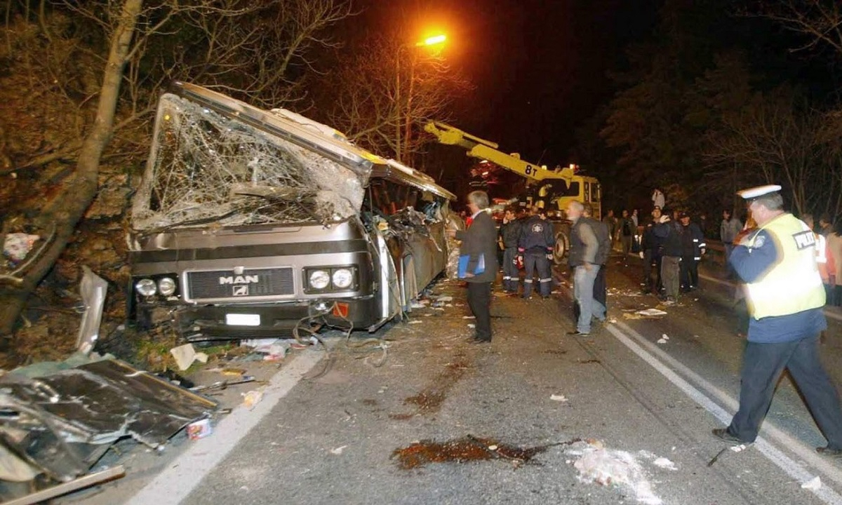 Τέμπη: Τα σπαρακτικά λόγια πατέρα που έχασε το παιδί του στο δυστύχημα του 2003 – «Μόνο εμείς μπορούμε να καταλάβουμε αυτούς τους ανθρώπους που ψάχνουν τους δικούς τους»