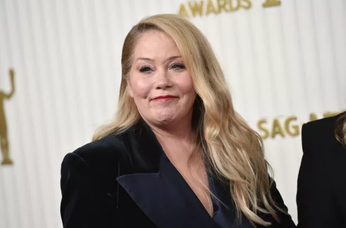 Christina Applegate: «Δίνω καθημερινό αγώνα για να περπατήσω και να κινηθώ»