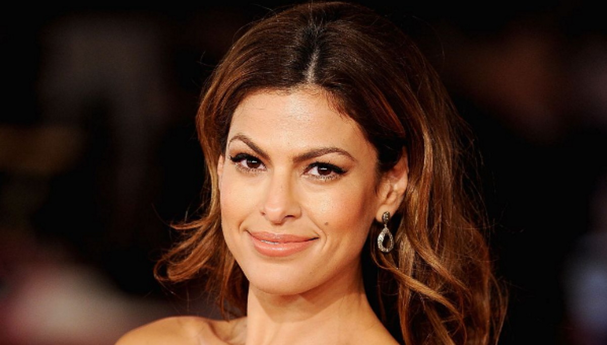 Eva Mendes: «Ξυρίζω το πρόσωπό μου! Είμαι ένα τέρας και…»