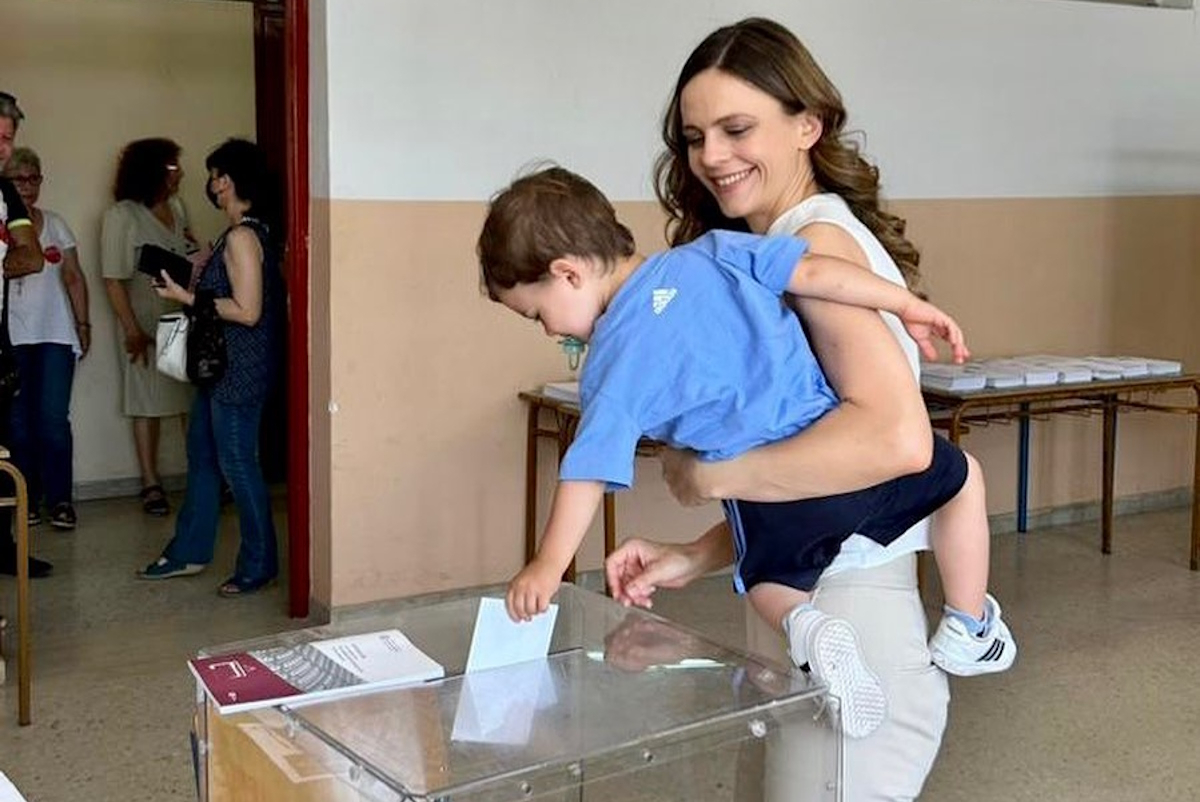 Έφη Αχτσιόγλου: Πάρτι και εντυπωσιακή, τριώροφη τούρτα για τον εορτάζοντα γιο της