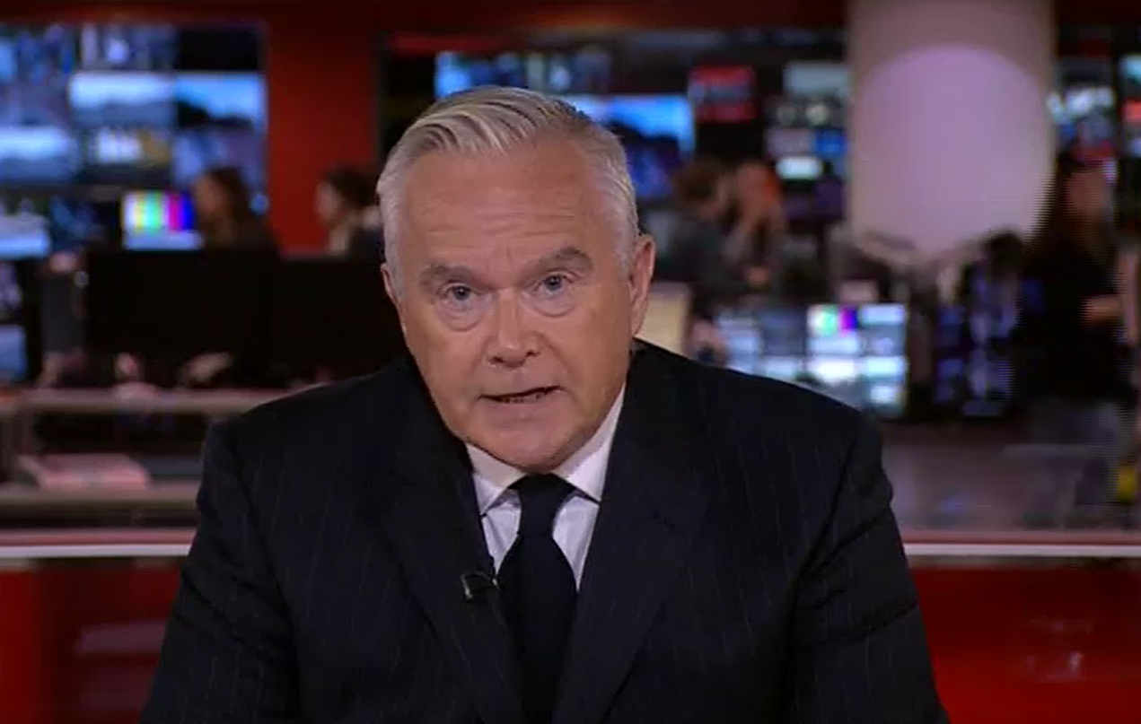 Βοά η Βρετανία! Ο αξιοσέβαστος Huw Edwards πίσω από το σκάνδαλο στο BBC