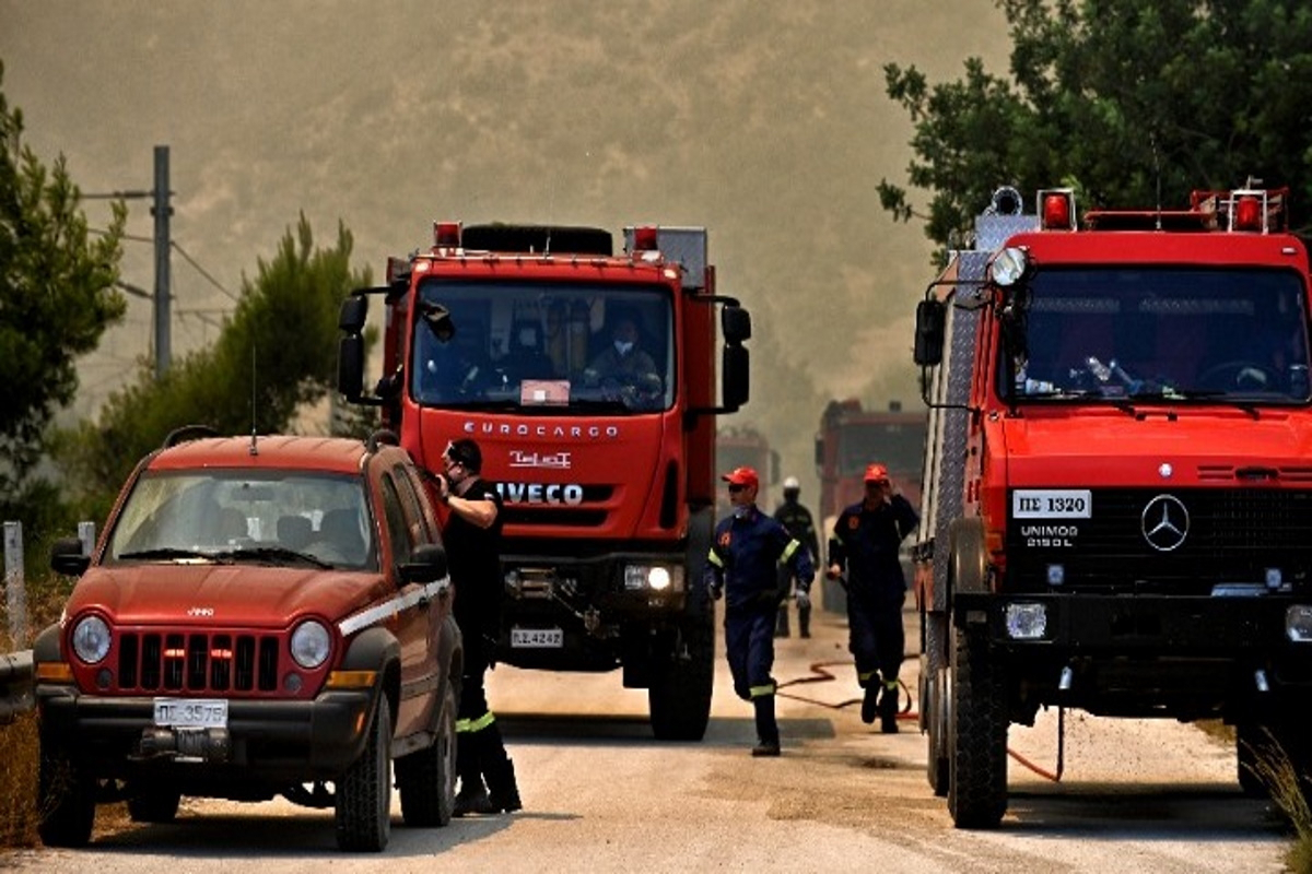 Φωτιά: Βελτιωμένη εικόνα σε όλα τα μέτωπα – Ολονύχτια ήταν η μάχη με τις αναζωπυρώσεις