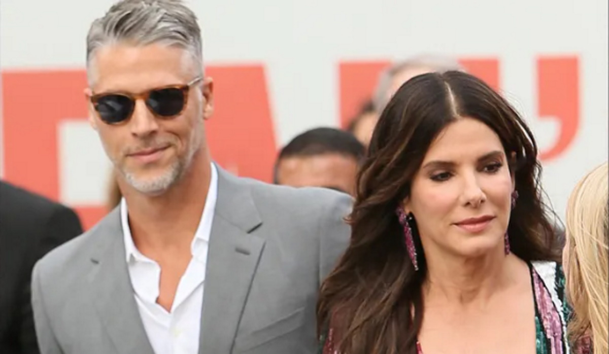 Sandra Bullock: «Έφυγε» από τη ζωή ο σύζυγός της σε ηλικία 57 ετών