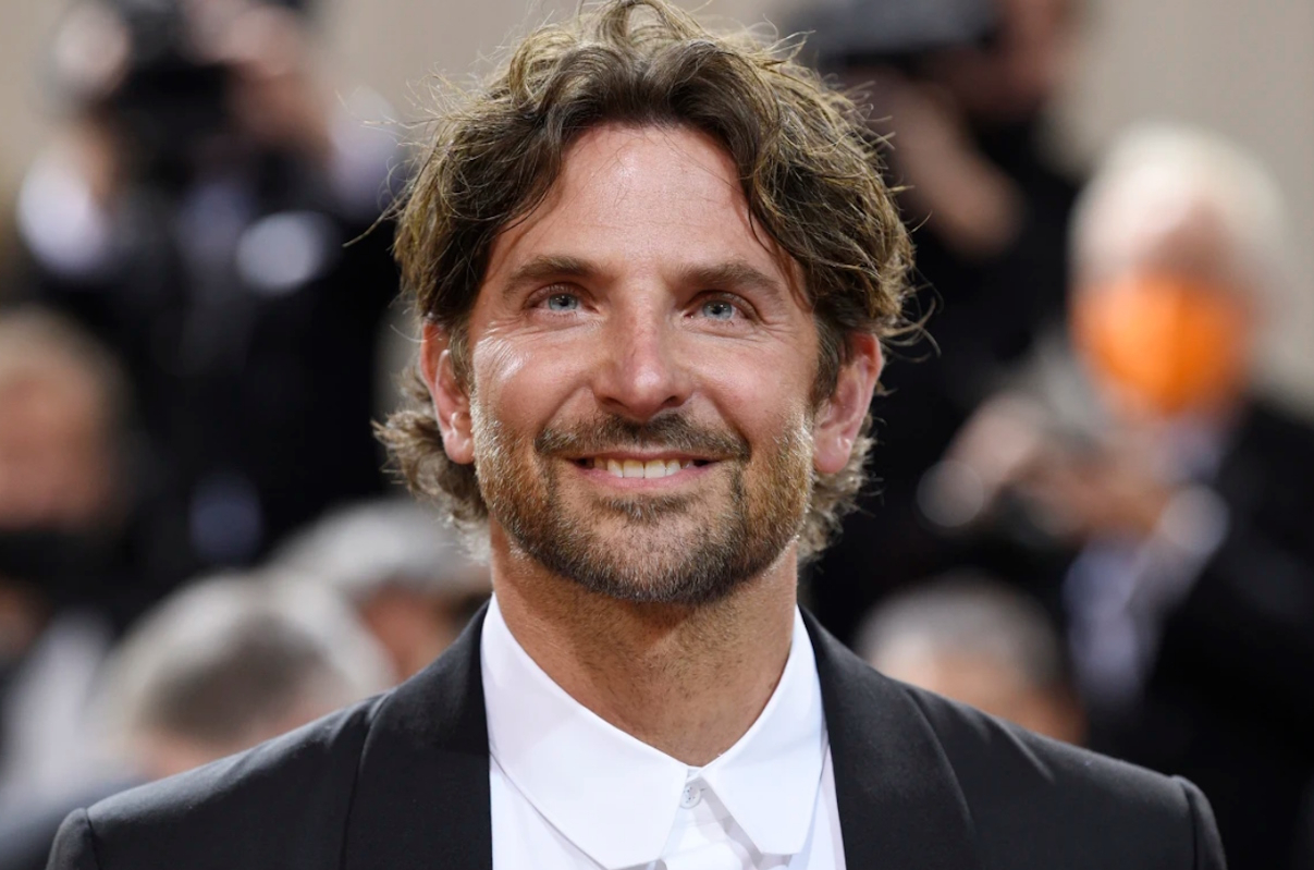 Ο Bradley Cooper μιλά για τη μάχη του με τον εθισμό: «Σκέφτηκα “θα πεθάνω”»