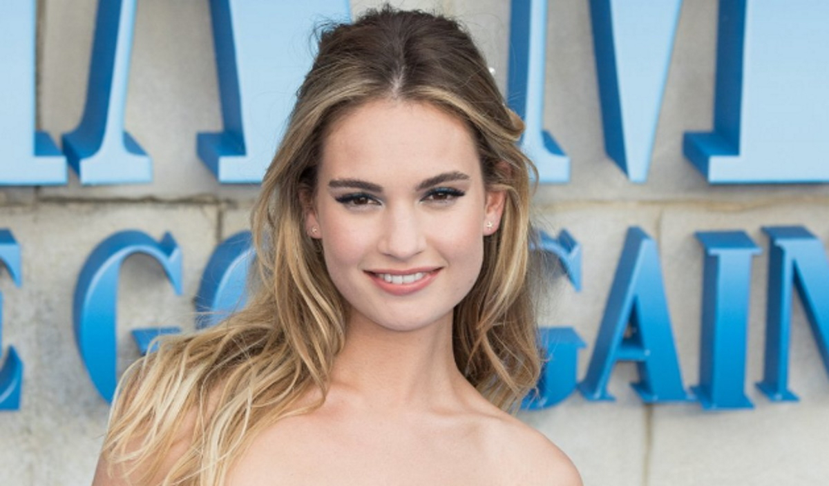 Lily James: «Ψήφισε» Ελλάδα για τις καλοκαιρινές της διακοπές