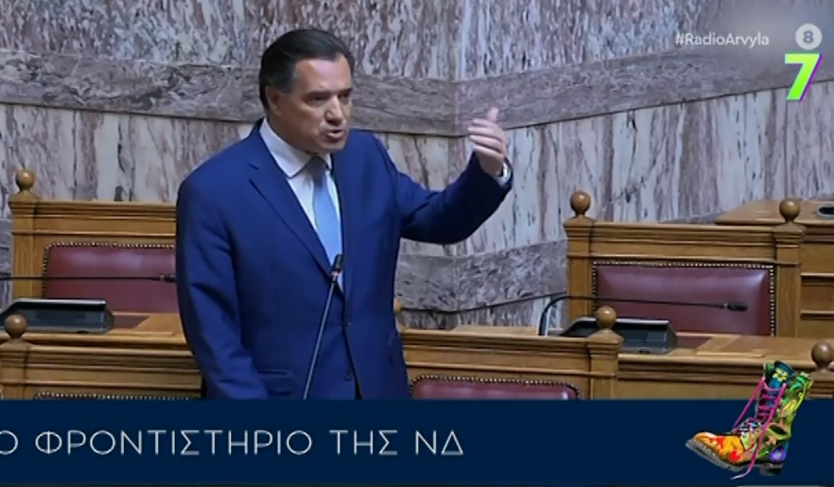 Ράδιο αρβύλα: Τα επικά πλάνα από το… φροντιστήριο για τα ομόφυλα ζευγάρια – «Να του πιάνω το χέρι…»