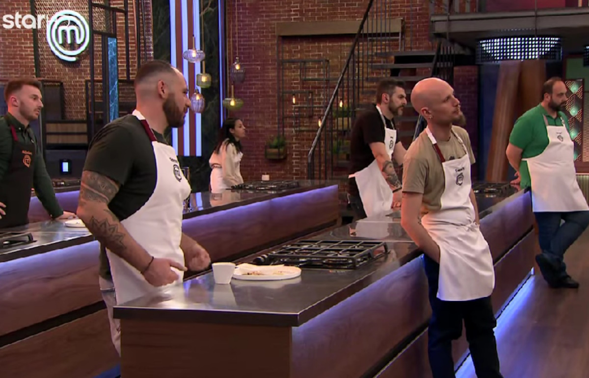 MasterChef – Twitter: «Αυτός ο πανίβλακας εκθέτει συνέχεια παίκτες. Ο Μπόμπαινας μπροστά του άγιος»