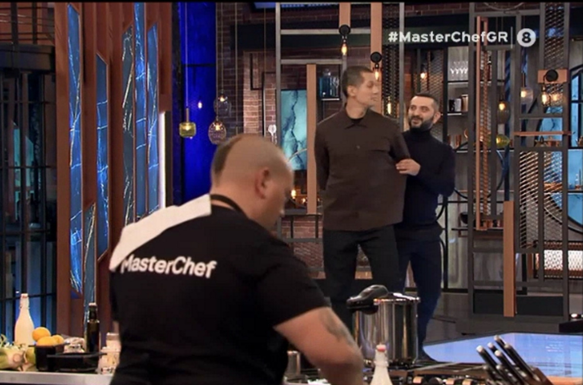 MasterChef: Ρεσιτάλ ατάκας από τον θείο Λεωνίδα στον Κοντιζά – «Έλα καμερολιγούρη!»