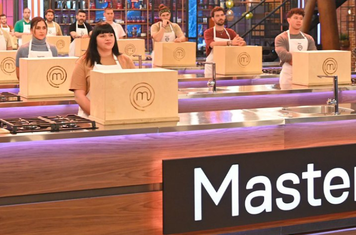 MasterChef: Οι παίκτες αποκαλύπτουν! «Προφανώς και ο Κοντιζάς βρίσκει πάντα κόκκαλο στο πιάτο μας»