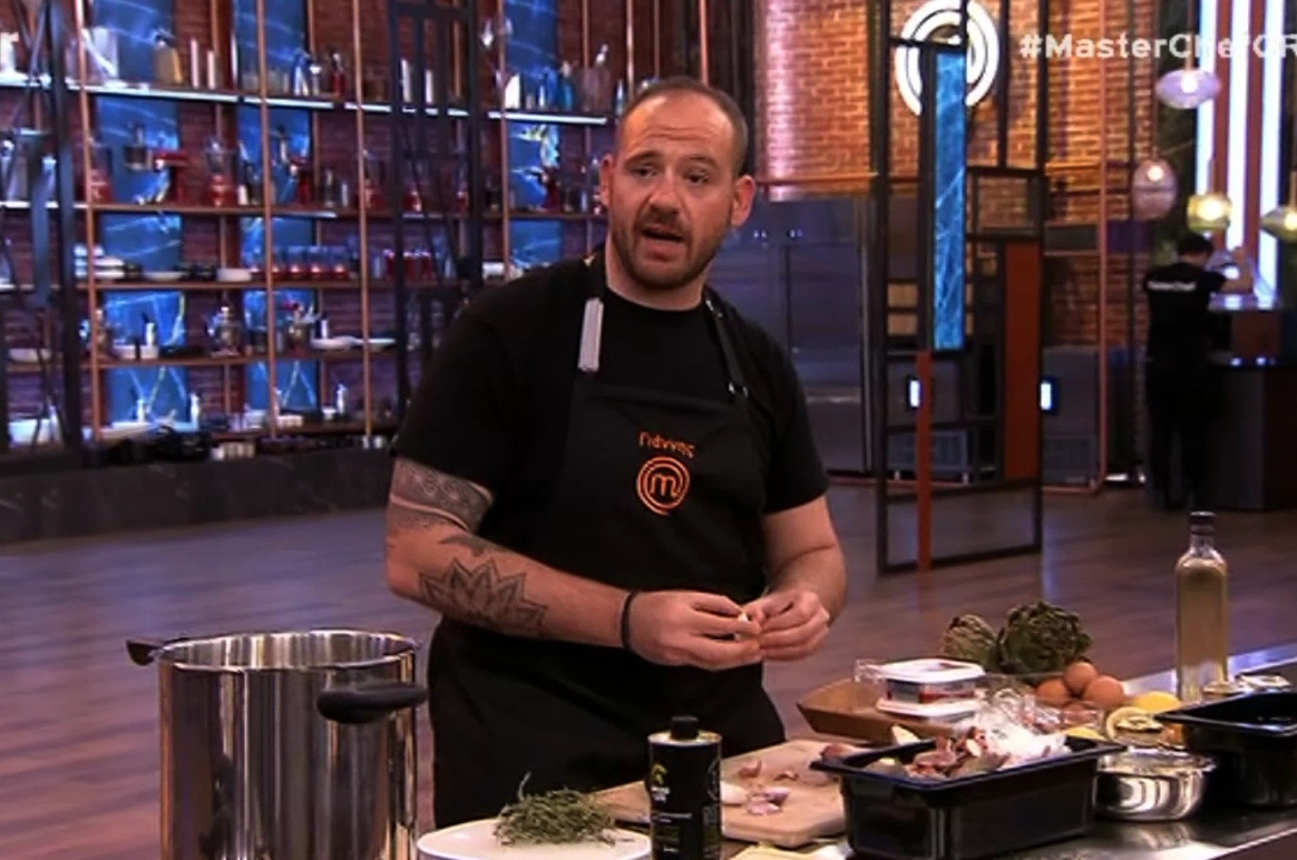 MasterChef: Απεγνωσμένος για τον έρωτα της φασαίας ο Γιάννης με αφιέρωση μέσα από τις κουζίνες – «Μου λείπεις, σ΄αγαπώ»