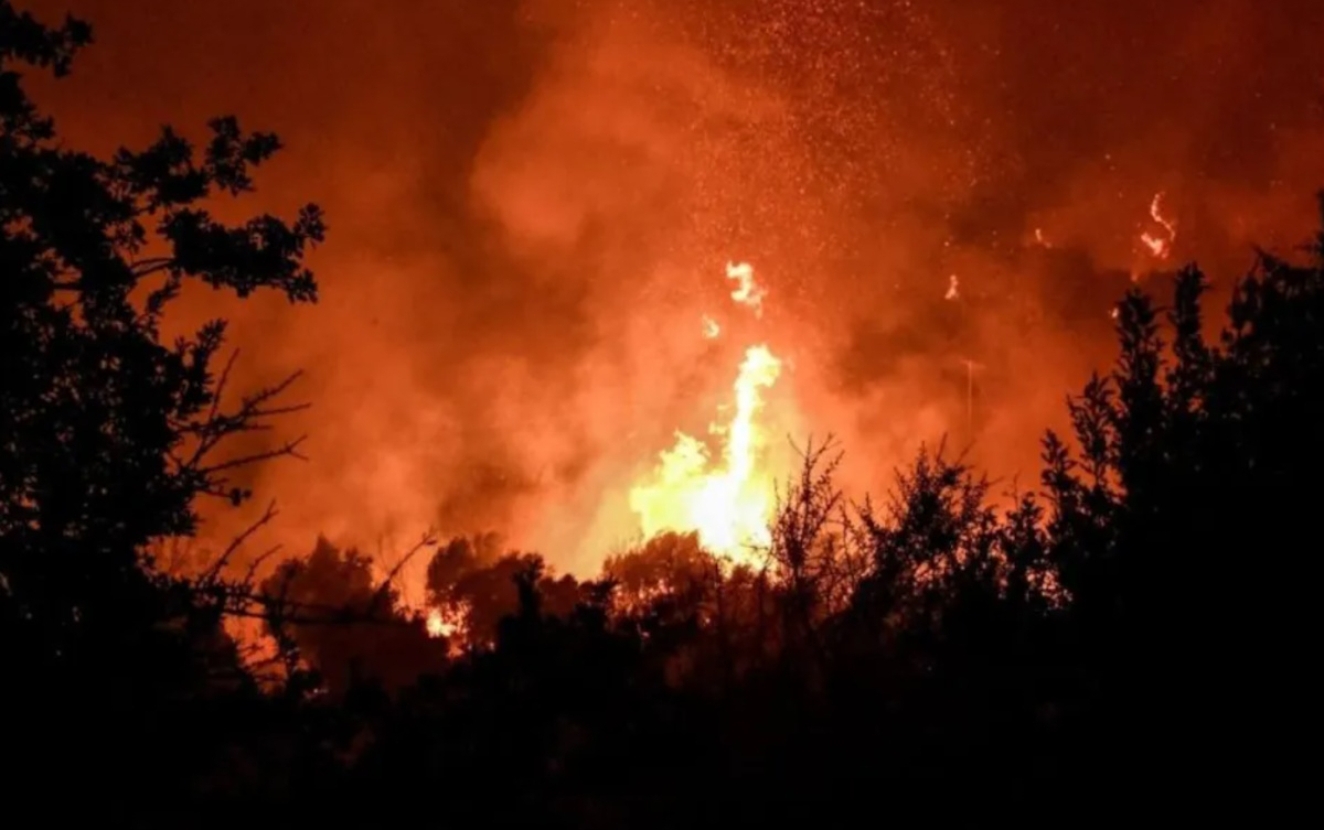 Φωτιά στα Γλυκά Νερά – Προειδοποίηση του 112 – Πτώση drone η αιτία;