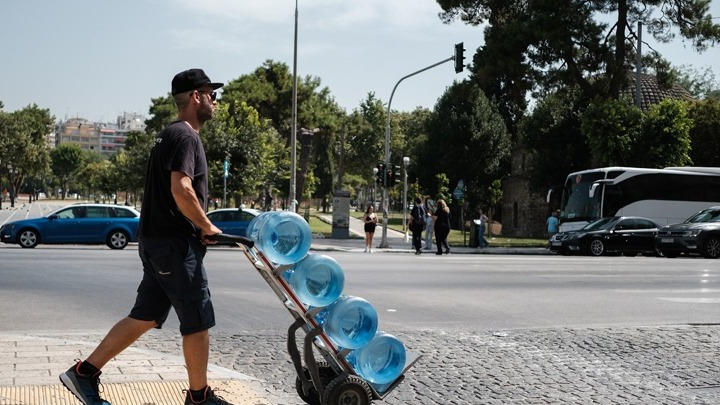 Σφοδρό κύμα καύσωνα «τσουρουφλίζει» τη χώρα: Έκτακτα μέτρα για την προστασία των εργαζομένων