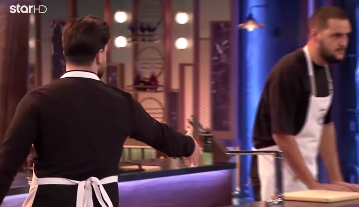 MasterChef: Άβολο! Του έδωσε το χέρι και τον «έγραψε» στα παλιά του τα παπούτσια!