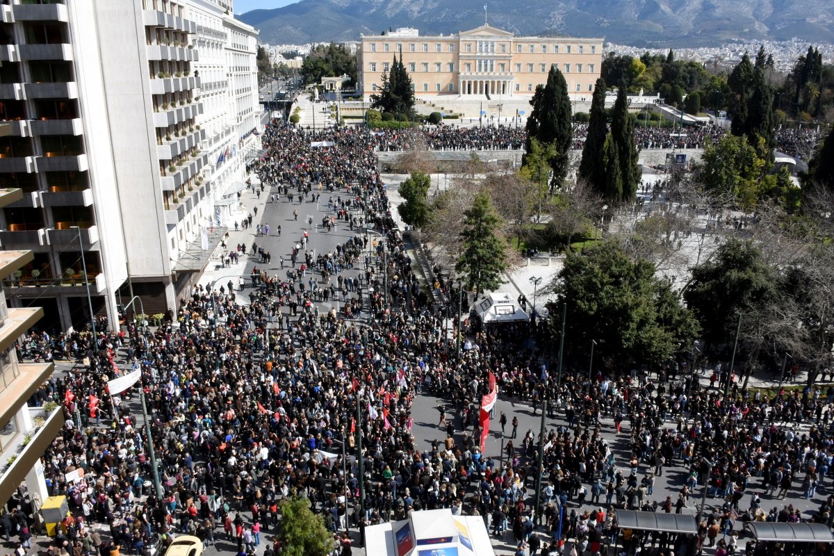 Το ZNEWS στο Σύνταγμα για το μεγάλο συλλαλητήριο για τα θύματα των Τεμπών