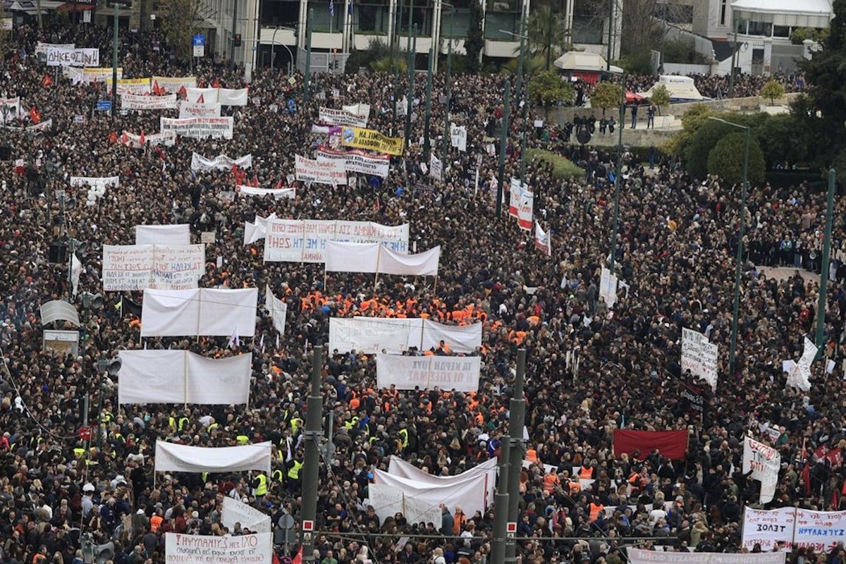 Τέμπη: Όλα τα «μάτια» του κόσμου στις μεγαλειώδεις συγκεντρώσεις – «Οργή στην Ελλάδα» γράφουν τα διεθνή ΜΜΕ