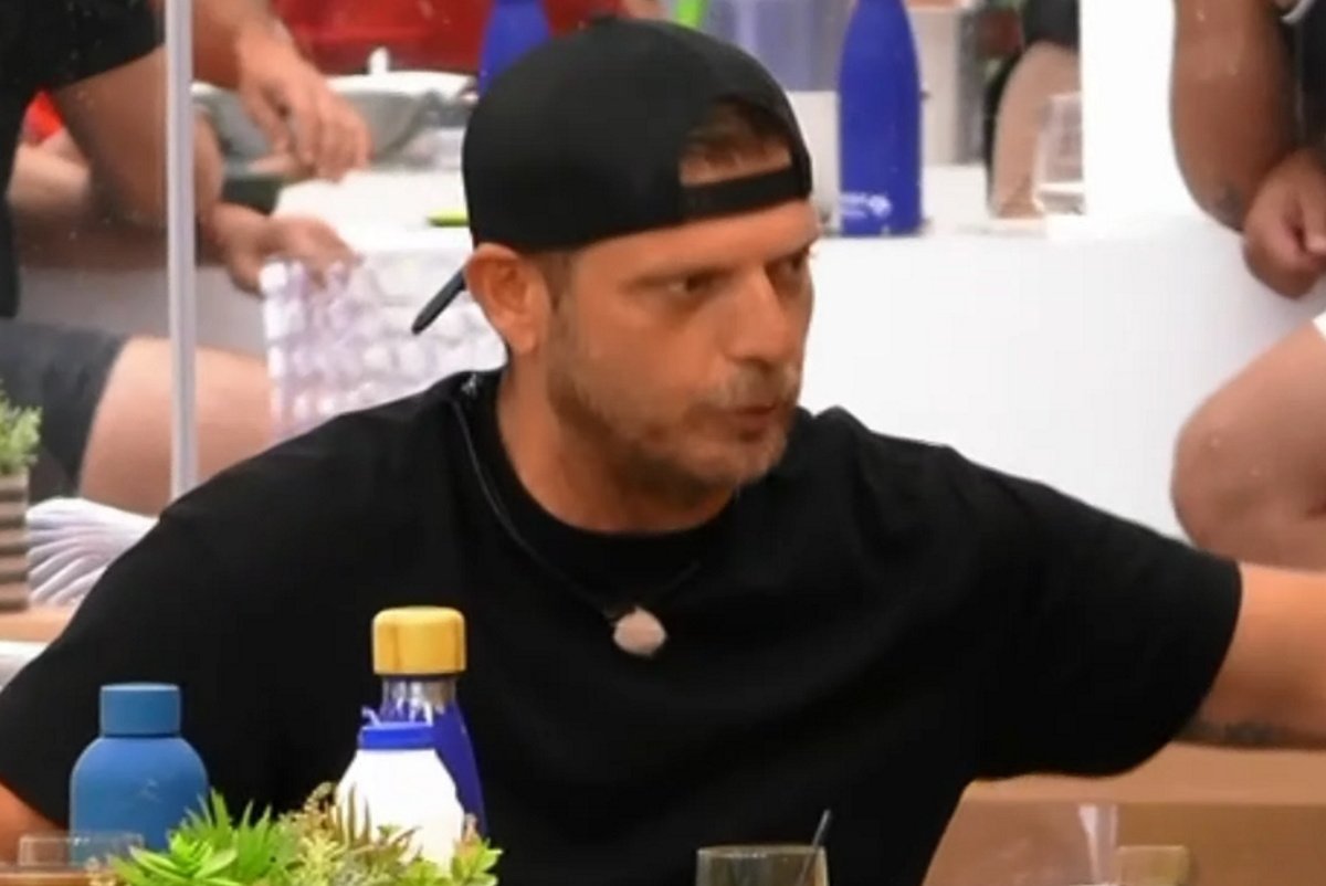 Big Brother: Ο Ντεντόπουλος «κούφανε» τη Νάνσυ με το…τσιροπούλι και το Χ το απολαμβάνει – «Έχουν τρελή χημεία!»