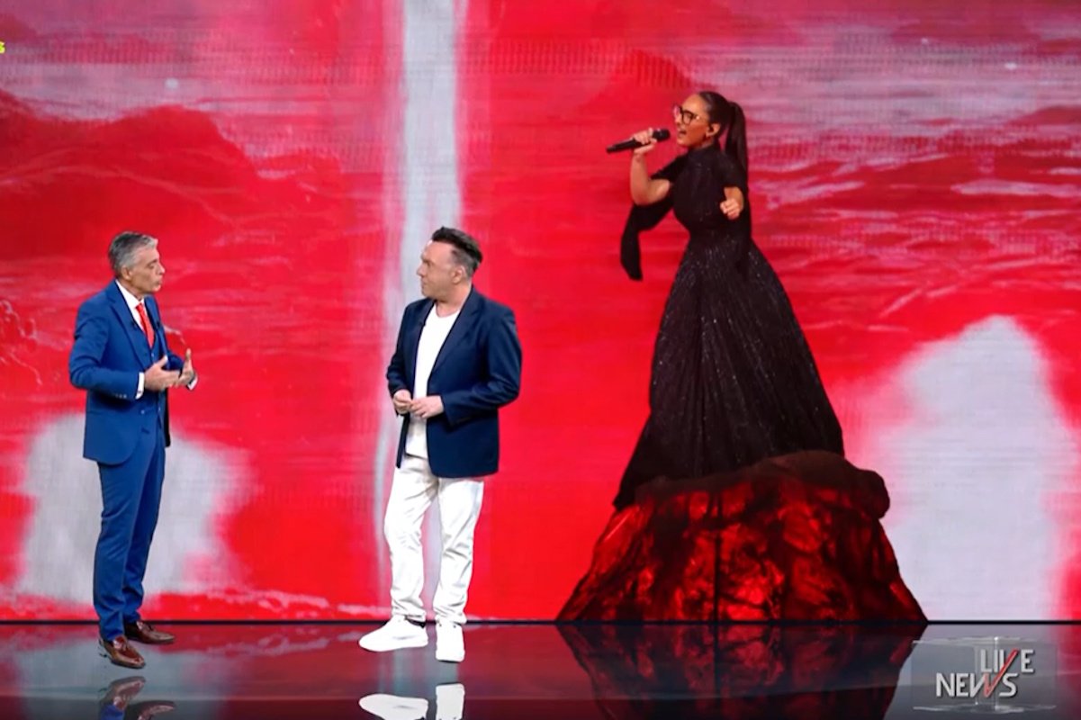 Eurovision 2025: Ποιος να το φανταζόταν; Ο Νίκος Ευαγγελάτος στη σκηνή με την Klavdia!