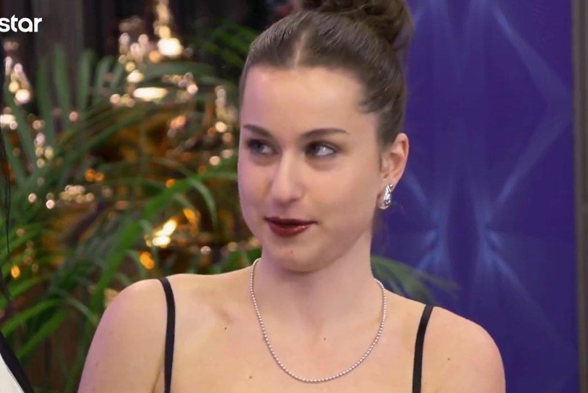 First Dates -Χ: «Η άλλη 19 χρονών και πάει σε καφετζού… Τι να σου πει, κοπέλα μου; Τα θέματα για την εξεταστική;»