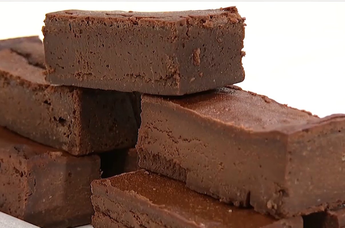 Brownie fudge από τον Δημήτρη Μακρυνιώτη – Ζουμερό και ακαταμάχητο!