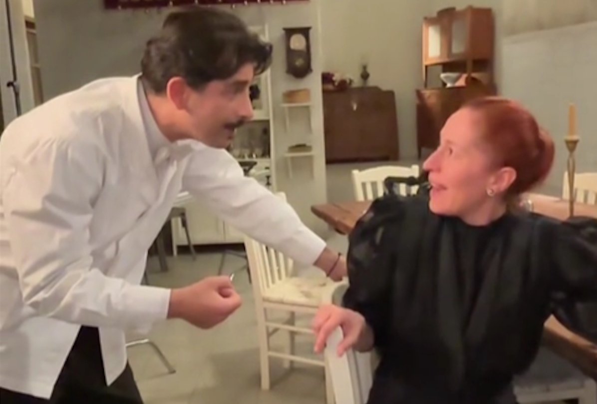 Grand Hotel: Επικές στιγμές στα backstage με τον σεφ Βλαδιμηρο να κάνει μάθημα Γαλλικών στην Αγγέλα!