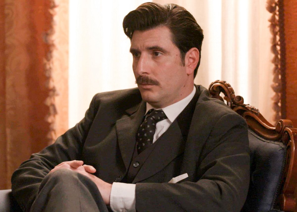 Grand Hotel spoiler: Ο Ρήγας είναι αποφασισμένος να σκοτώσει τον Πέτρο!