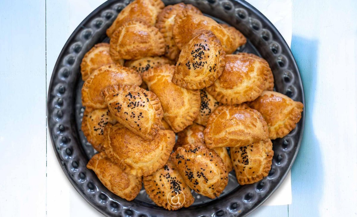 Πάτα… pause στη δίαιτα! Αυτά τα αφράτα τυροπιτάκια κουρού πρέπει να τα δοκιμάσεις – Φτιάχνονται μόλις σε 5 λεπτά