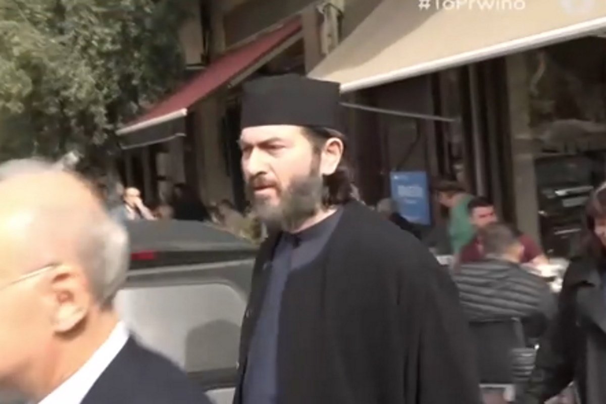 Πατήρ Αντώνιος: Με σκυμμένο κεφάλι στο Εφετείο – «Έξι παιδιά που τον κατηγορούσαν για κακοποίηση το παίρνουν πίσω»