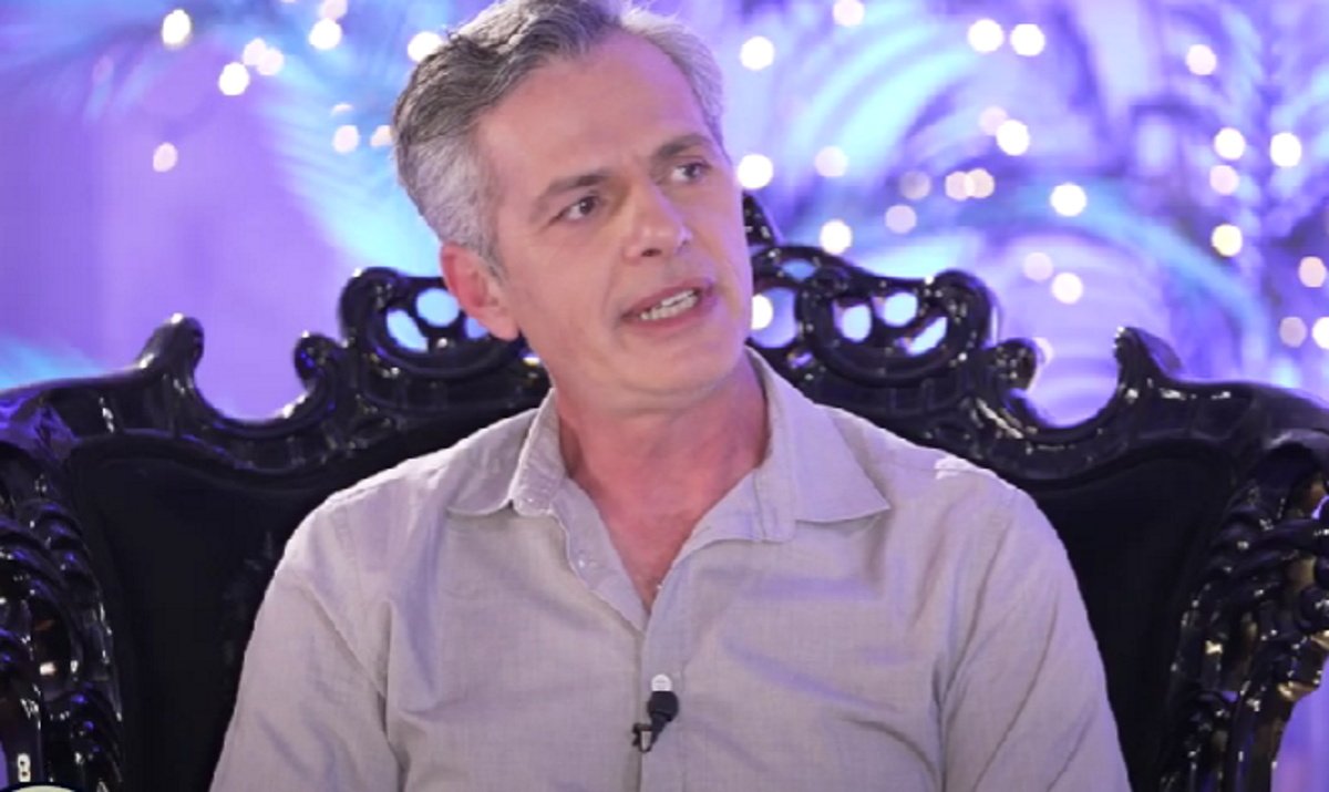 Μάριος Αθανασίου: «Δεν προσπάθησα και δεν ήθελα να καλύψω το κενό που δημιουργήθηκε από τον πατέρα μου»