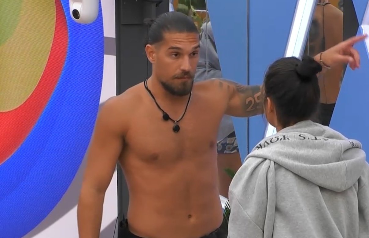 Big Brother (18/6) – Αποκλειστικό: Ο Γιώργος «τα χώνει» στη Μαρικέλλυ – «Κάνε αυτό που κάνεις καλά, να είσαι παπαγαλάκι σε όλο το σπίτι»