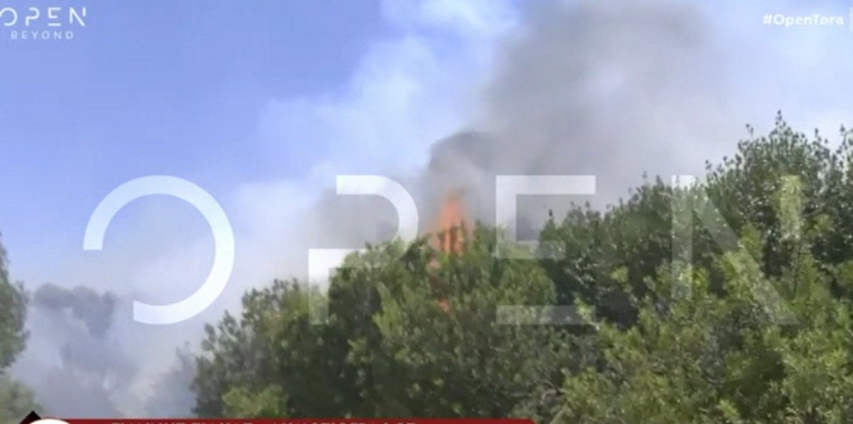 Φωτιά στη Παλαιά Φώκαια: Ήχησε το 112 – Μηνύματα για εκκένωση της περιοχής προς Λαγονήσι
