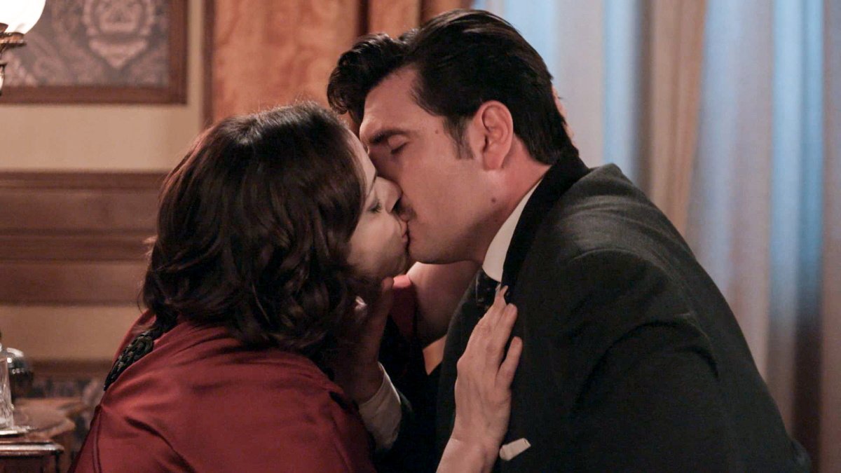 Grand Hotel (2/6): Δεν συγκρατούν το πάθος τους Ρήγας – Κυβέλη! Τα καυτά φιλιά και…