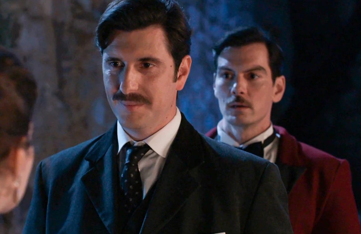 Grand Hotel spoiler: Ο Ρήγας αρχίζει να υποψιάζεται σοβαρά πως κάτι τρέχει ανάμεσα σε Αλίκη και Πέτρο!