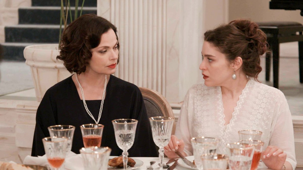 Grand Hotel spoiler: «Πώς μπόρεσες να το κάνεις αυτό; Τι άνθρωπος είσαι;» – Η Αλίκη μαθαίνει ότι η Κυβέλη της έδωσε απήγανο και…