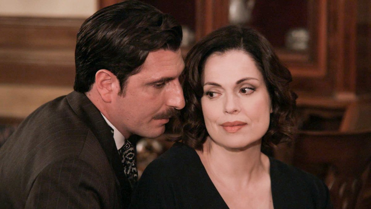Grand Hotel spoiler: «Ή μου επιστρέφεις το ξενοδοχείο ή θα το κληρονομήσω μετά τον θάνατό σου» – Η Κυβέλη σημαδεύει με όπλο τον Ρήγα και…
