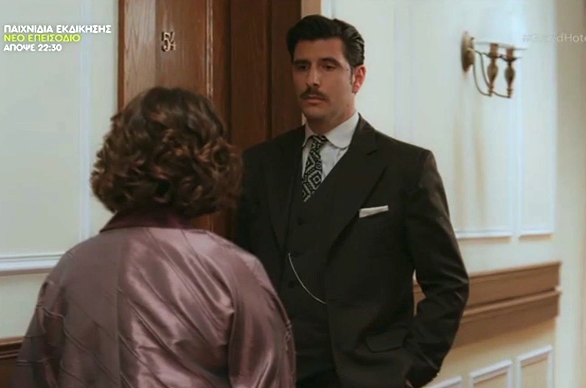 Grand Hotel – Χ: «Βρε μήπως της την πέφτει ο Ρήγας για το ξενοδοχείο; Σου λέει “χήρα είναι, να δώσω λίγη χαρά να πάρω και κάτι”»