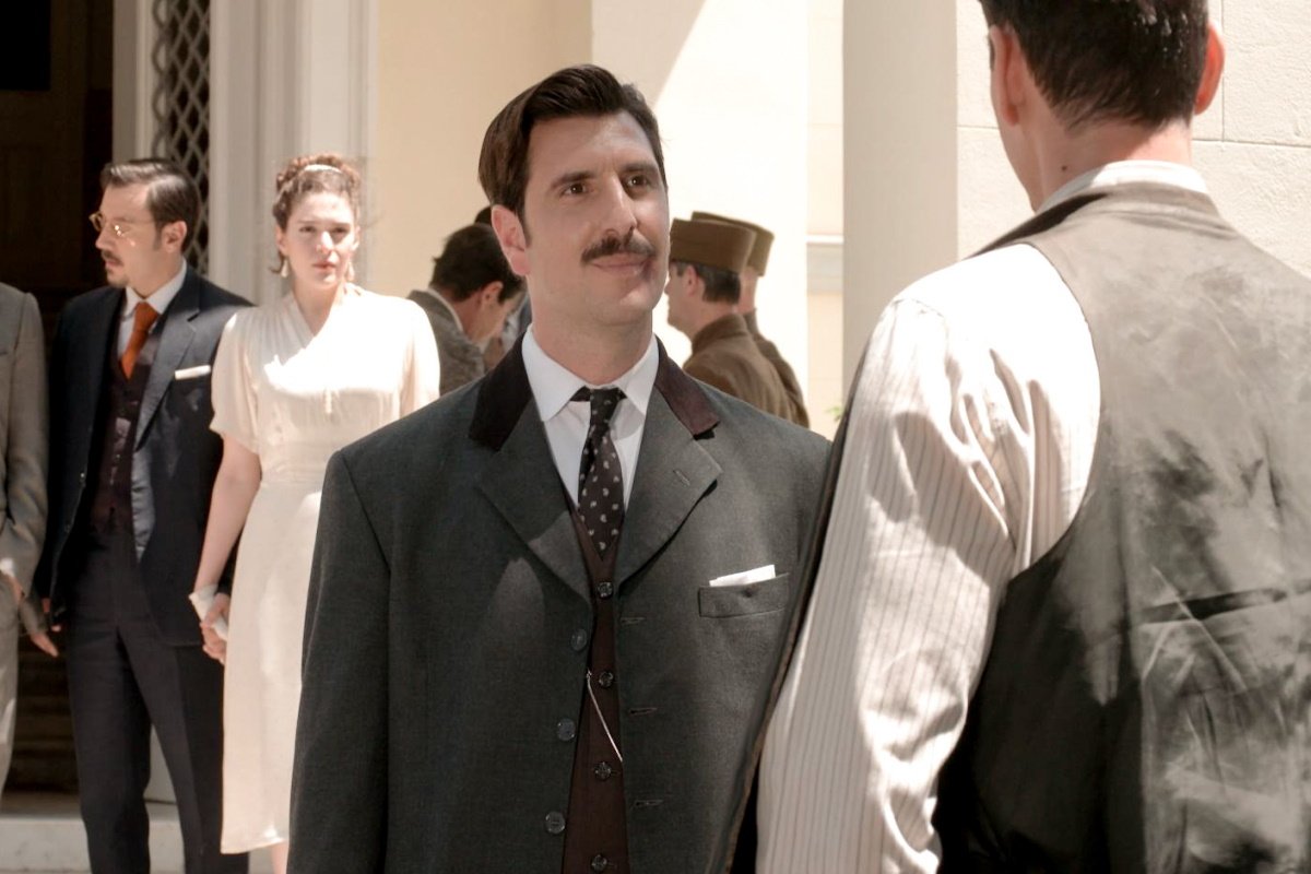 Grand Hotel 16/6: Ο Ρήγας απειλεί – «Θα σας αφανίσω όλους! Εσένα, τον θείο σου, τη μητέρα σου! Όλους!