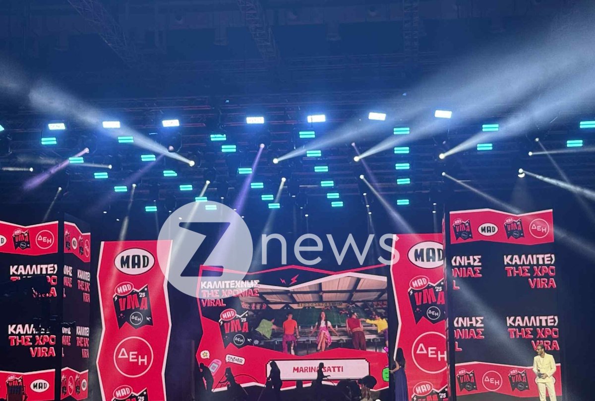 MAD VMA 2025: Η Μαρίνα Σάττι τιμά τον πατέρα της