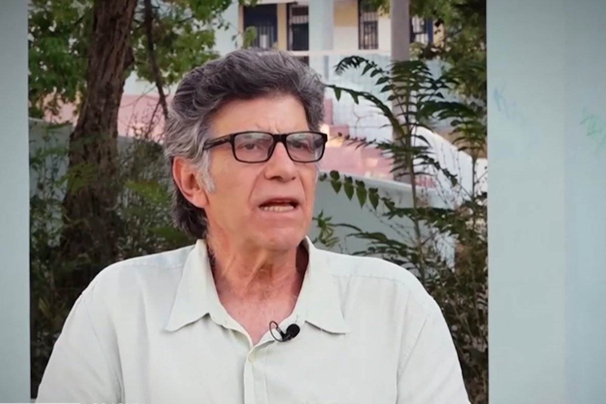 Γιάννης Μπέζος για Χαϊκάλη: «Είναι λίγο κλισέ αυτά… Το θέατρο δεν είναι ένα μεγάλο κρεβάτι»