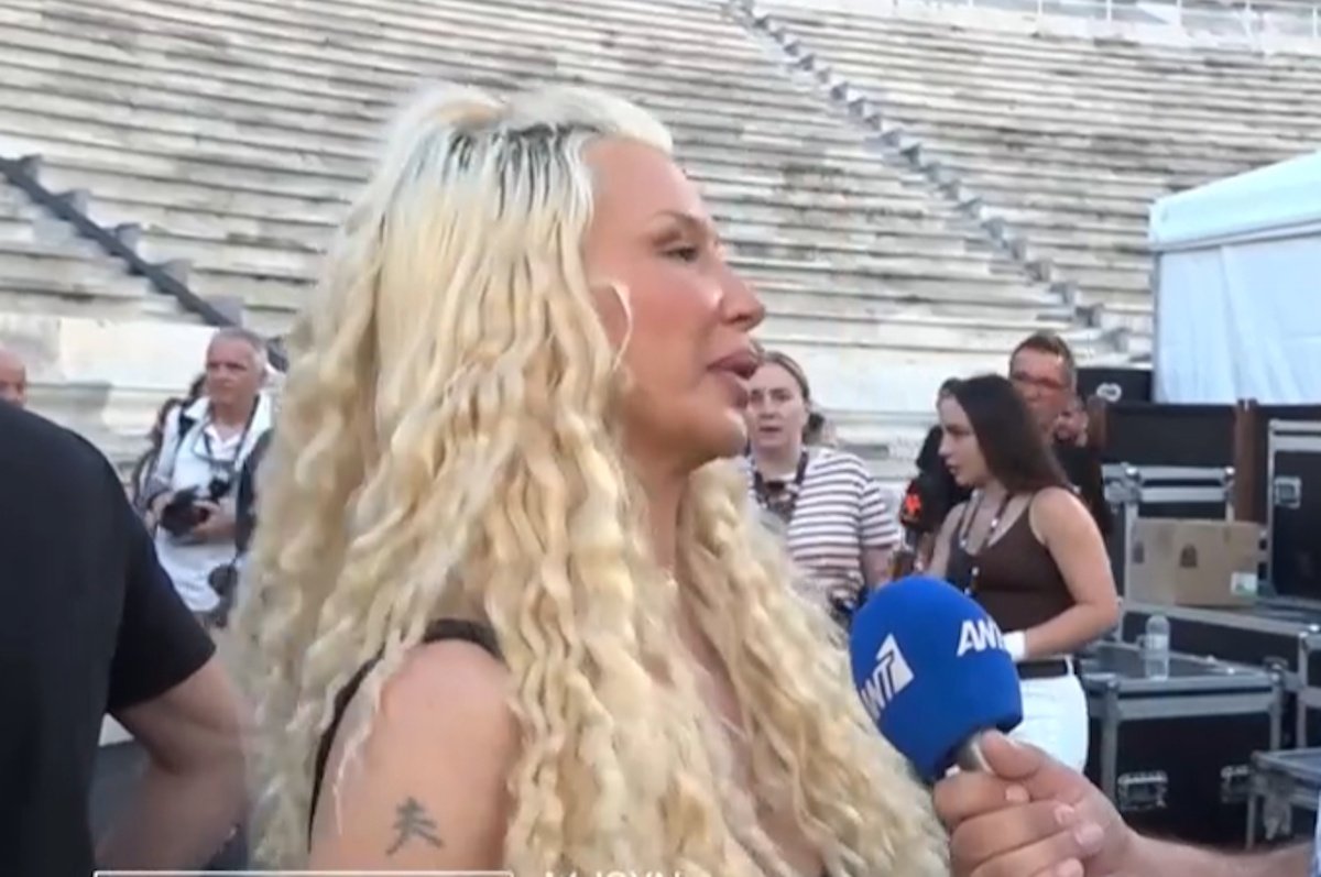Πάολα: «Λύγισε» από τη συγκίνηση για τον Βασίλη Καρρά – «Δεν είμαι εδώ για να τον τιμήσω, είμαι για να τον ευχαριστήσω»