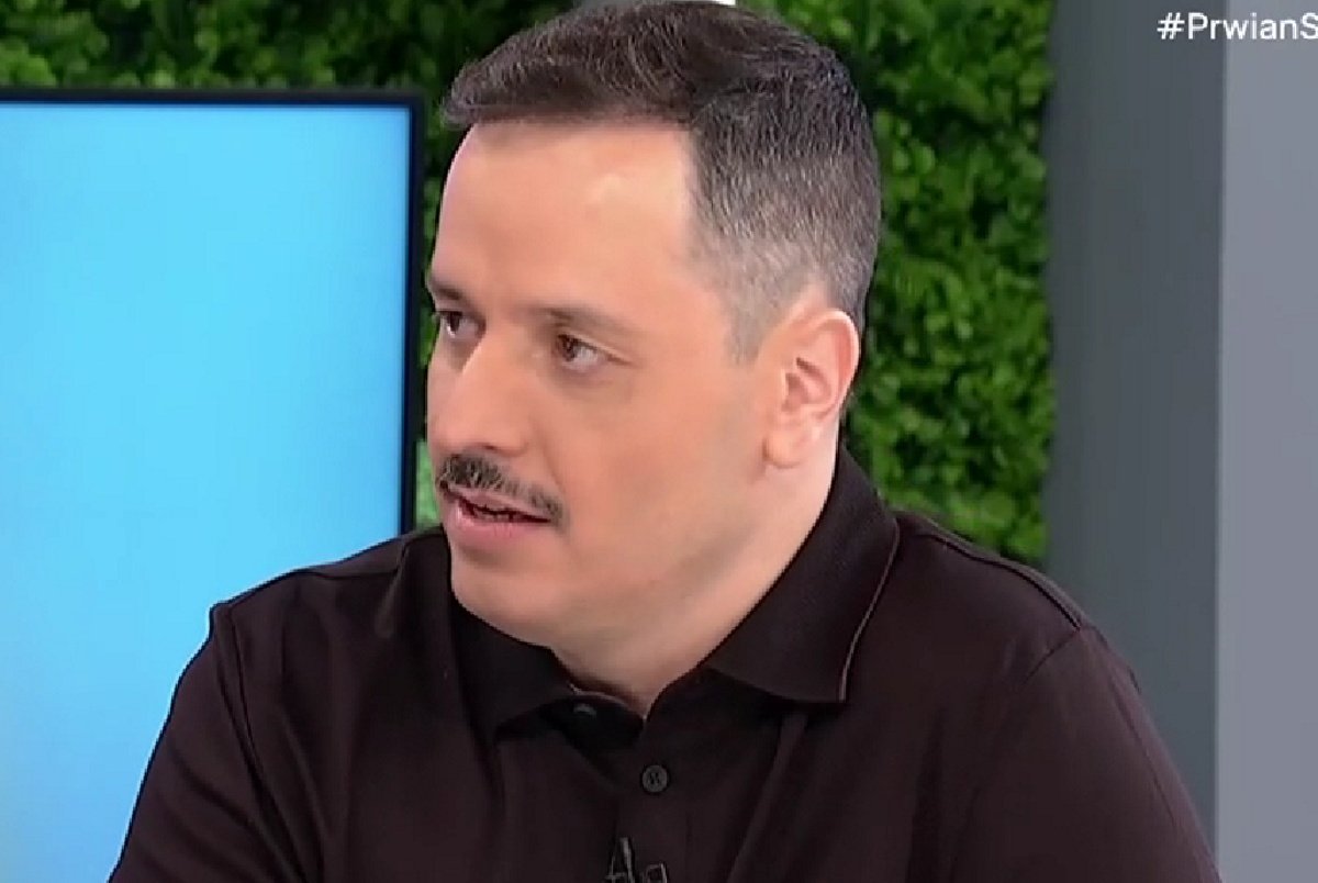 Αλέξανδρος Τσουβέλας: «Τους έβλεπα από μία τρυπούλα κι έλεγα, “εγώ τι κάνω εδώ;”»