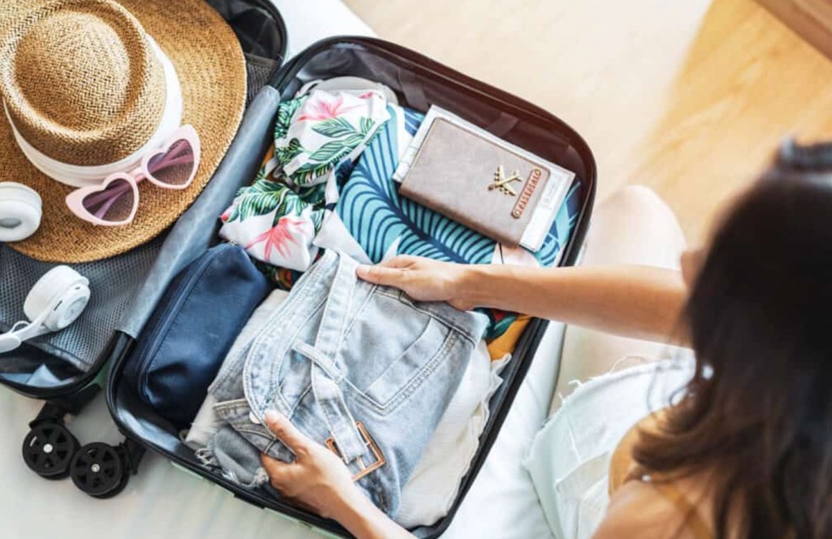 10 tips για να οργανώσεις τη βαλίτσα σου σαν επαγγελματίας (χωρίς να πάρεις όλη την ντουλάπα!)