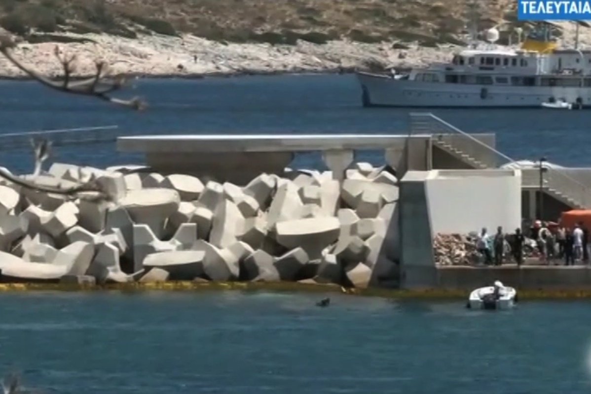 Βουλιαγμένη: Ελικόπτερο συνετρίβη λίγα δευτερόλεπτα μετά την απογείωση – Σώοι και οι πέντε επιβαίνοντες