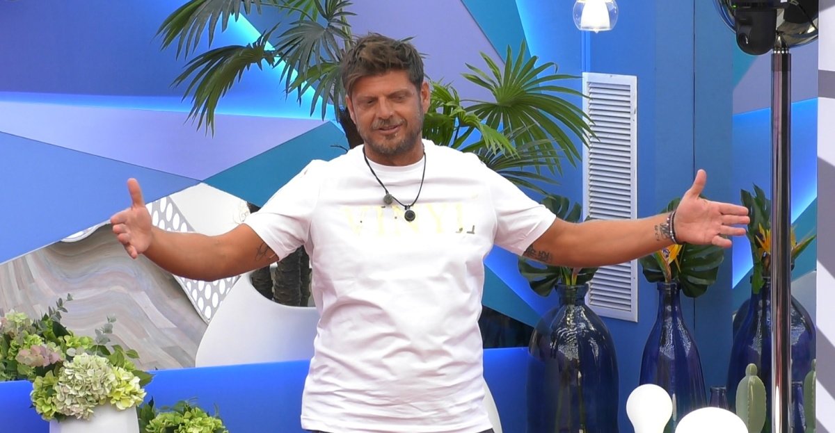 Big Brother 2/7: Οι νεροκουβαλητές και η κόντρα για το διπλό κρεβάτι!