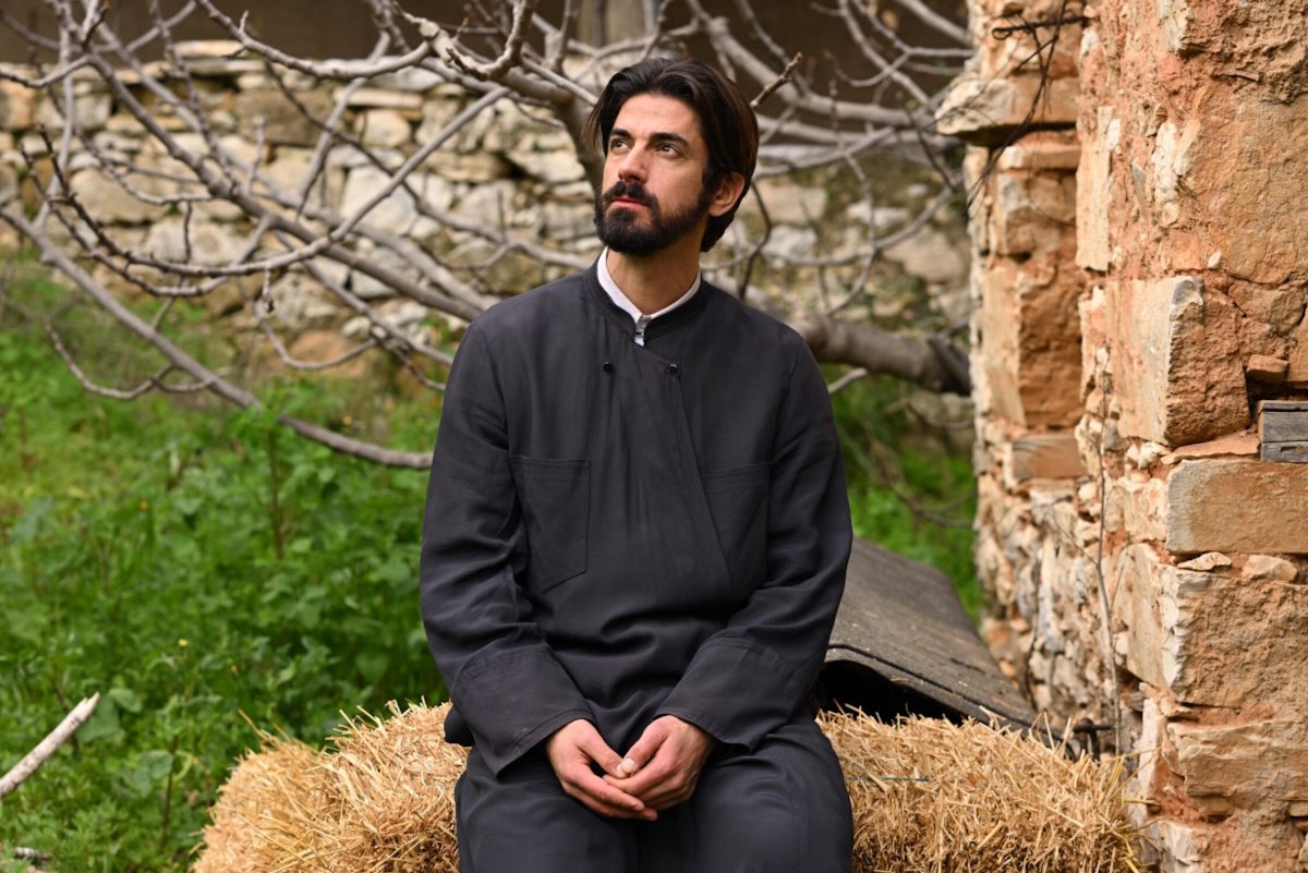 Άγιος Έρωτας spoiler: Ο πατήρ Νικόλαος οδηγεί τη Χλόη στη χαμένη της κόρη!